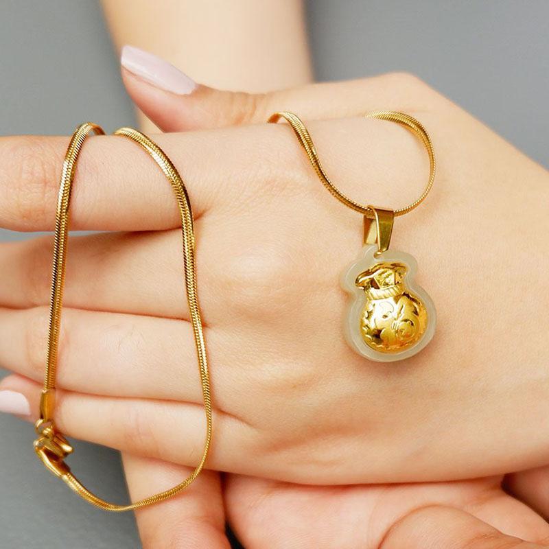 Harmony Wealth Jade Money Bag Necklace – Feng Shui Prosperity Talisman